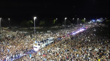 Una multitud recibió anoche a la selección argentina