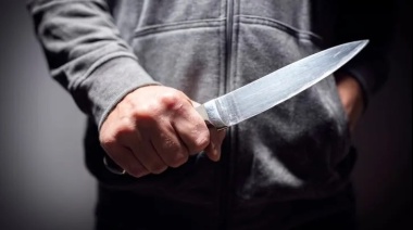 Amenazó con un cuchillo a la policía y fue reducido