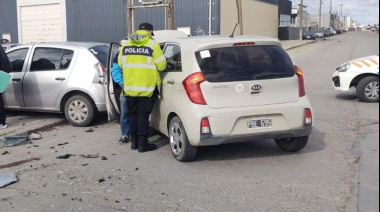 Dos conductores al hospital luego de un choque