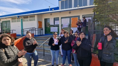 Padres se autoconvocaron en la Escuela 10 por proliferación de cucarachas
