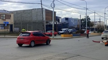 Dos vehículos colisionaron y una de las conductoras fue trasladada al hospital