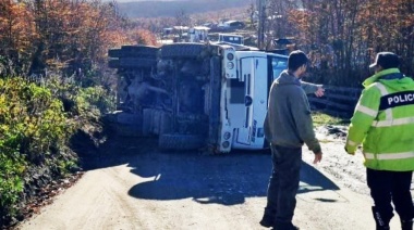 Camión de gran porte volcó en Tolhuin