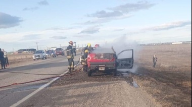 Se incendió una camioneta sobre la ruta de circunvalación