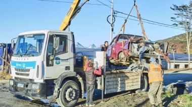La Municipalidad de Ushuaia retiró chatarra y vehículos abandonados en la vía pública