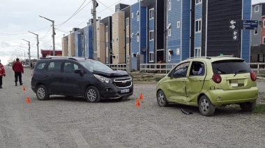 Choque con dos personas lesionadas trasladadas al hospital
