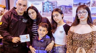 Se realizó el primer sorteo de lotes con servicios para docentes, policías y personal de salud