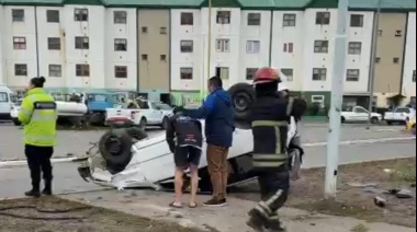 Alcoholizado volcó en la esquina de Prefectura e Isla de los Estados
