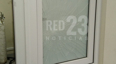 Por la tarde dañó instalaciones del juzgado y por la noche del hospital