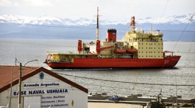 El "Almirante Irízar" inició la tercera etapa de la Campaña Antártica de Verano