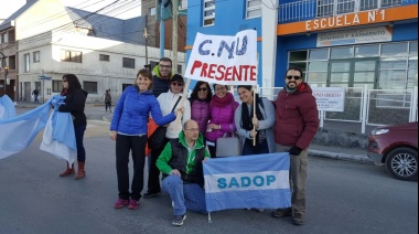 Docentes privados reclaman el pago del bono