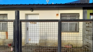 Mujer ocupó una casa y no le dejan ingresar comida para sus pequeños hijos