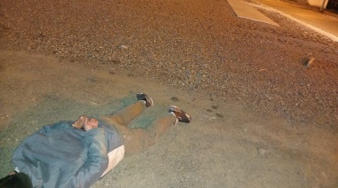 Dos jóvenes agredieron a personal policial en la vía pública