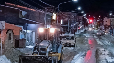 Más de 150 trabajadores municipales abocados a tareas de despeje de nieve