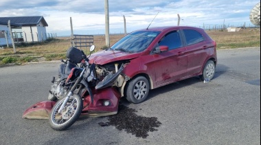Joven motociclista herido en colisión con un auto