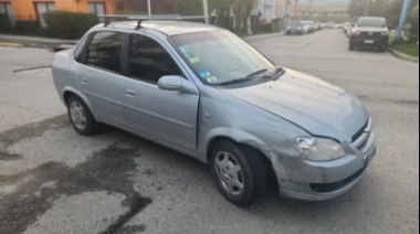 Borracho chocó con vehículo estacionado y seguía realizando maniobras peligrosas
