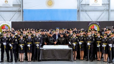 El Gobernador Melella encabezó la ceremonia de egreso de oficiales y agentes de Policía y oficiales del Servicio Penitenciario