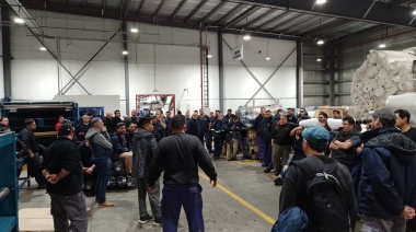 Los trabajadores de Australtex no cobraron la quincena y se encuentran reclamando
