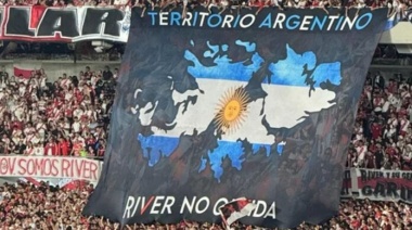 Crece la polémica con Conmebol por la prohibición de usar banderas de Malvinas en las canchas argentinas