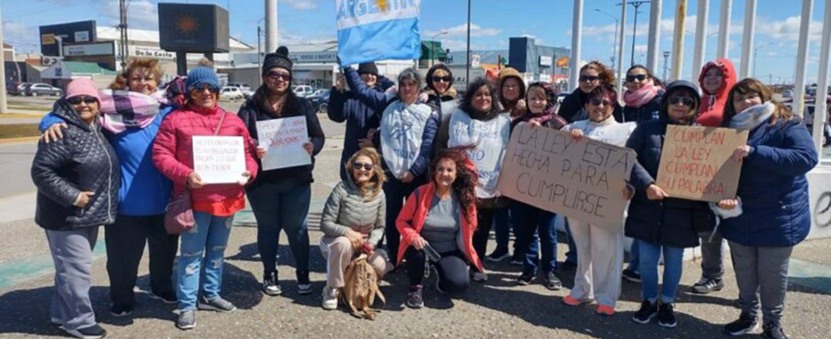 Familias de policías retirados exigen respuestas y reivindican su dignidad