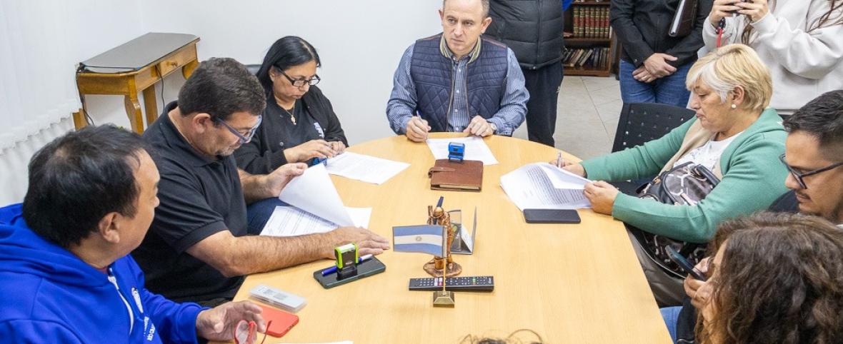 Rio Grande: Acuerdo de un 4,5% de aumento, fijó un piso salarial de $1.100.000 y duplicó la ayuda escolar