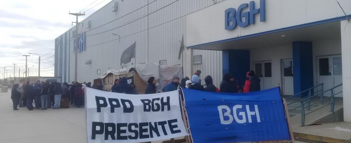 El desplome del consumo frena la producción y BGH tensa la negociación gremial.