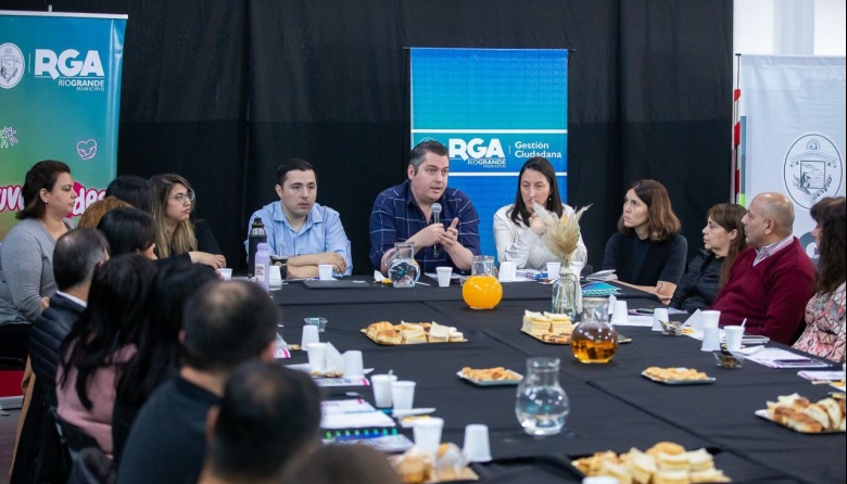 Municipio y colegios secundarios, unidos por el bienestar de las juventudes riograndenses