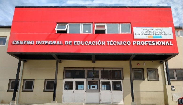 Detectan cucarachas en el Colegio Guevara y suspenden actividades