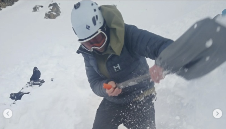 Dos excursionistas fueron rescatados tras quedar enterrados por una avalancha en el Valle del Humo