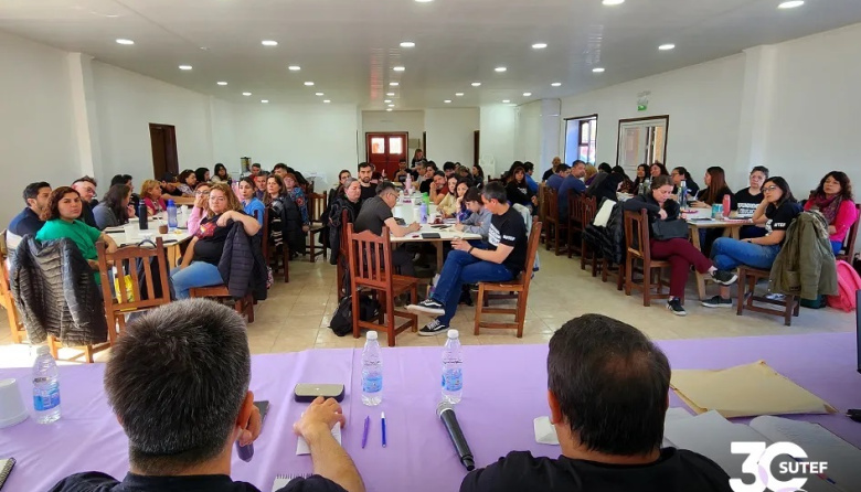 Congreso provincial docente se declaró en sesión permanente y definió medidas