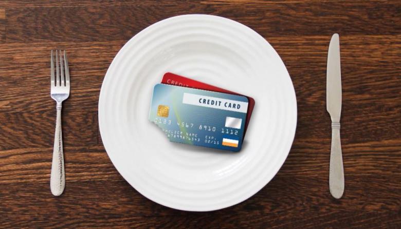 Comer fiado: casi la mitad de las compras de alimentos ya se pagan con tarjeta