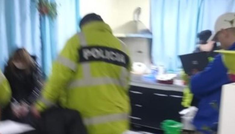 Docente denunció allanamiento violento en su casa, delante de sus hijas y de su padre con discapacidad