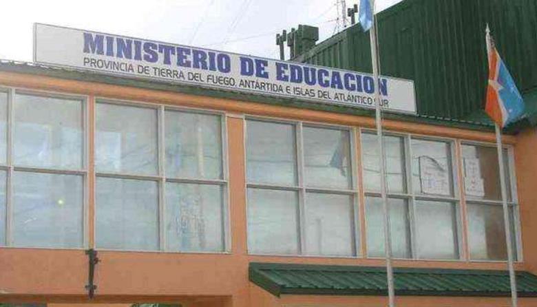 Denuncian uso de "horas cátedras" para pagar a familiares de funcionarios
