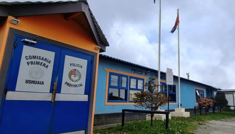 Allanamiento por hurto y estafa: dos sospechosos identificados tras compras con tarjeta robada