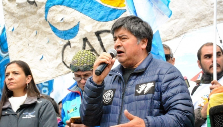 “La provincia gasta en constituyentes lo que niega a los trabajadores”