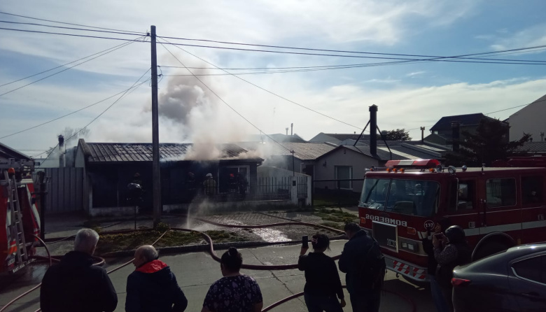 Se incendia una vivienda sobre la calle Borges