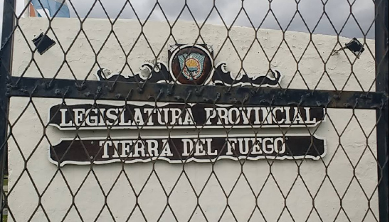 El traspaso de yacimientos de YPF a Terra Ignis dominará la agenda en la Legislatura