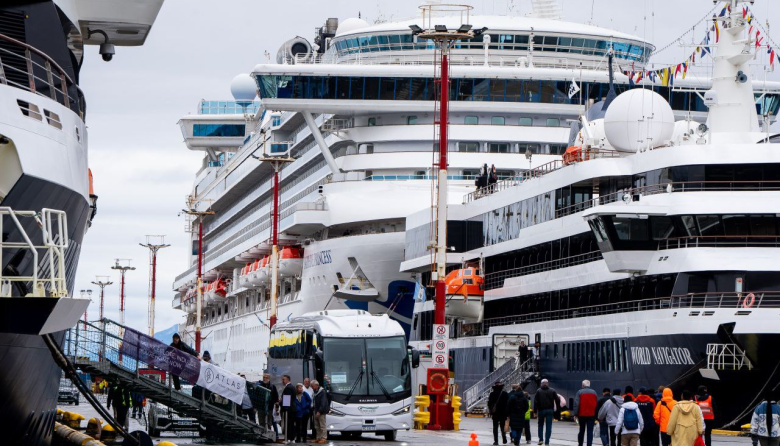Murcia destacó el intenso movimiento de cruceros, pero admitió que se trata de un pico habitual de la temporada