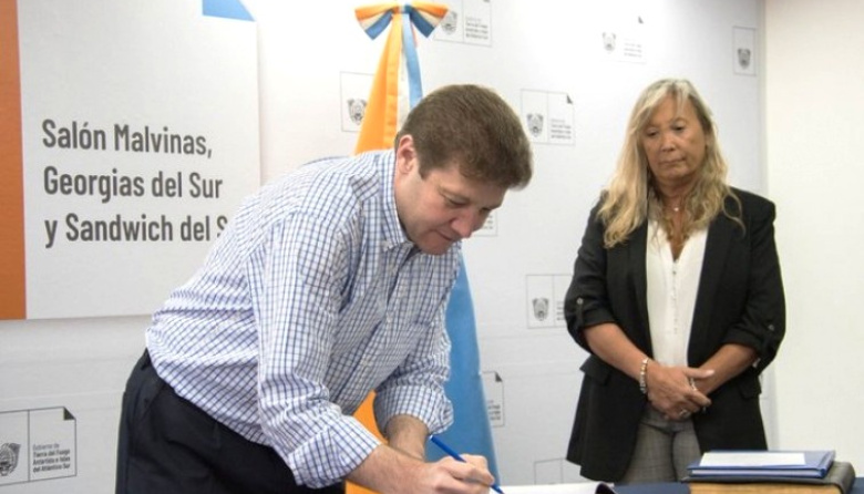 Sale Chapperón del Gabinete: deja el Ministerio con una deuda millonaria con OSEF