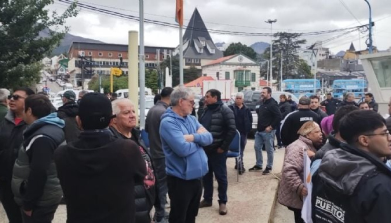 Concentración en Ushuaia por la intervención del Puerto