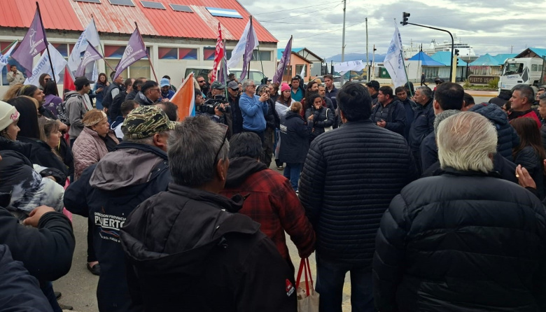 Trabajador del Puerto apuntó contra “los 15 legisladores fueguinos ausentes”
