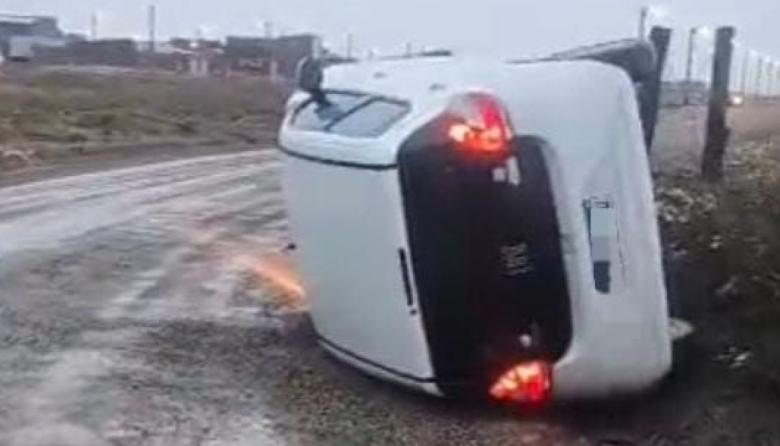 Vuelco en San Martín Norte: una joven resultó herida y su bebé salió ileso