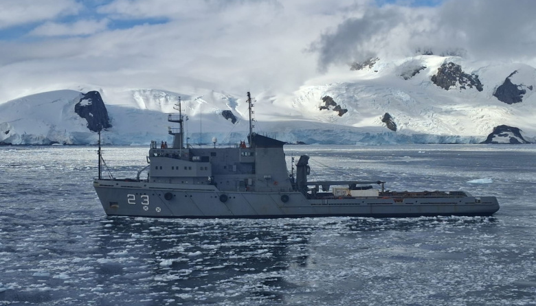 El buque Bahía Agradable ya patrulla las aguas del continente blanco