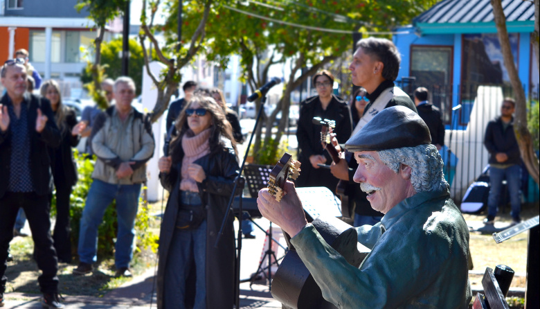 El legado de Walter Buscemi ya tiene su espacio en la Plaza Almirante Brown