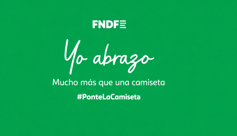 Abrazo solidario en el Paseo del Fuego por el Día Internacional del Cáncer Infantil