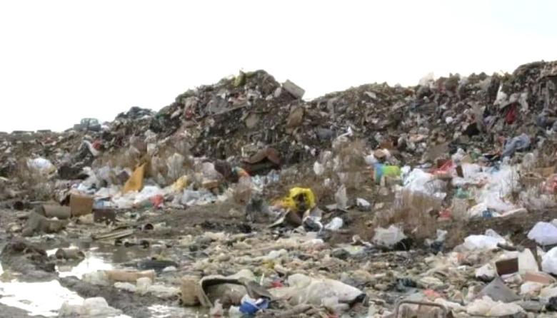 Investigan si una pareja murió por intoxicación tras consumir alimentos del basural