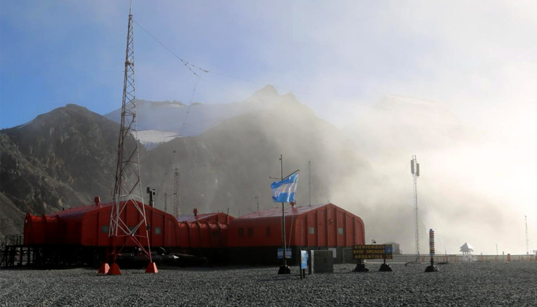 El aviso ARA “Puerto Argentino” completó tareas logísticas en la Base Orcadas