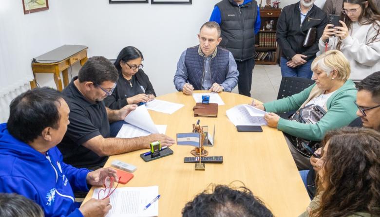 Rio Grande: Acuerdo de un 4,5% de aumento, fijó un piso salarial de $1.100.000 y duplicó la ayuda escolar