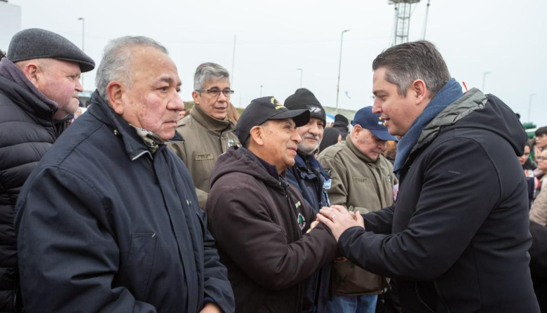 Río Grande rindió homenaje a los veteranos en el acto central por Malvinas