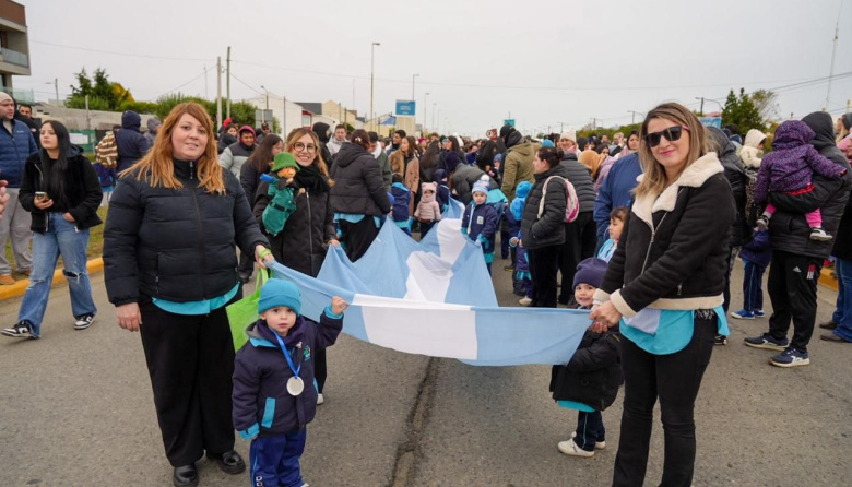 Más de 200 instituciones participaron del Desfile del 2 de Abril en Río Grande