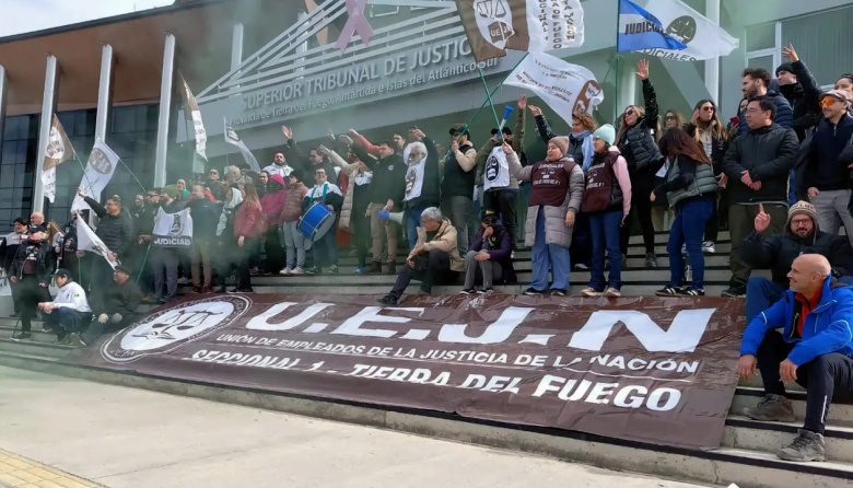 Judiciales fueguinos paran 24 horas en reclamo de mejoras salariales